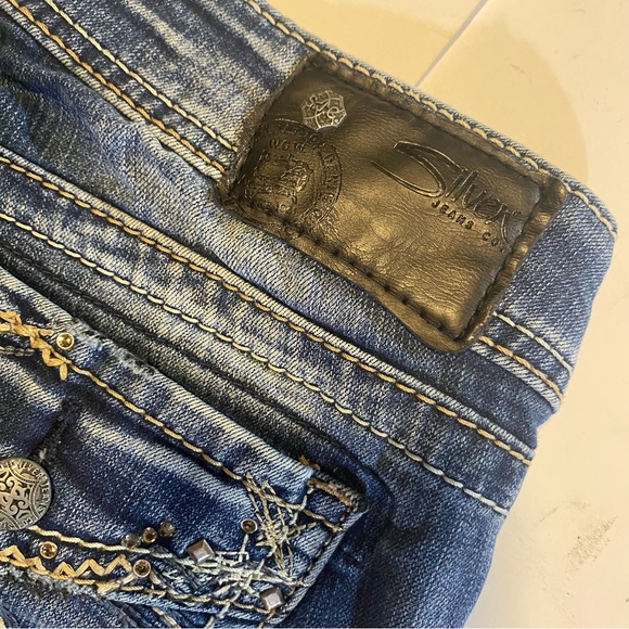 Silver Jeans Suki, boot cut,midrise, distressed 31” waist 27” inseam  8 1/2”rise - Picture 3 of 13